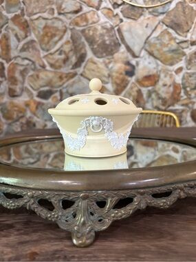 Vintage Wedgewood Yellow Primrose Jasperware Potpourri Jar with Cream Relief